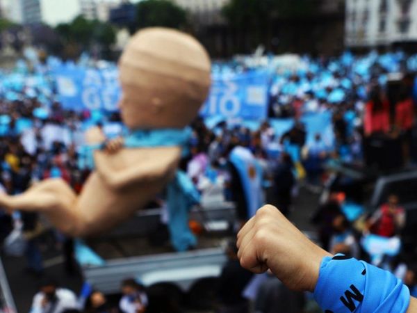 Multitudinaria marcha contra el aborto en la Argentina