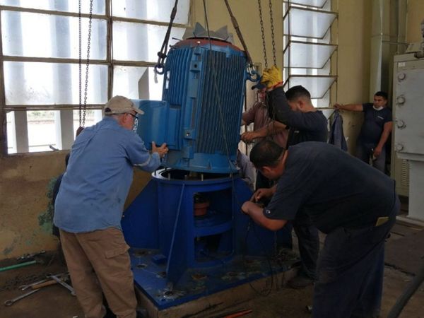 Histórico cambio de electrobombas en la planta de agua de Viñas Cué, tras 38 años