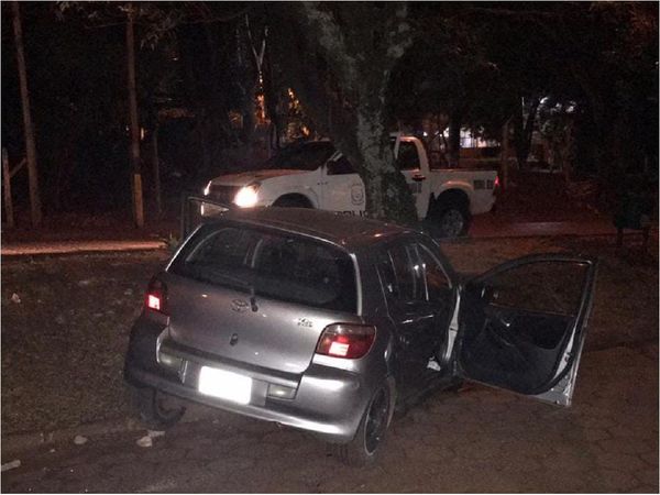 Joven fallece en accidente tras chocar contra un árbol en Ciudad de Este