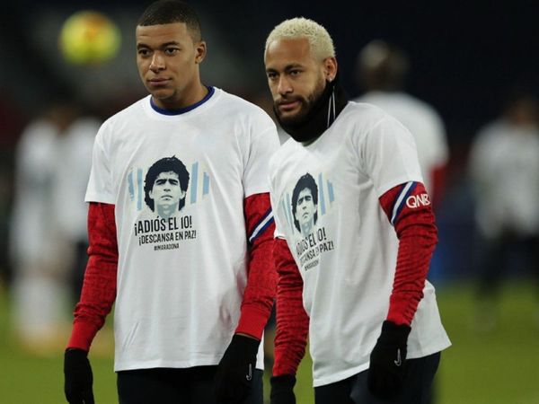 Emotivos homenajes al 10