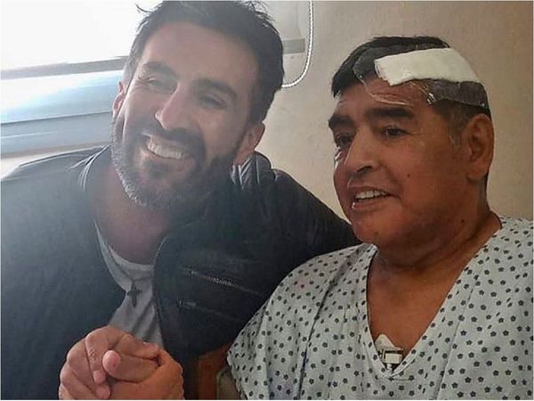 Imputan y allanan vivienda del médico de Diego Maradona