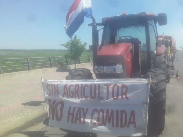 Productores de Itapúa sostienen manifestaciones en la capital - Nacionales - ABC Color