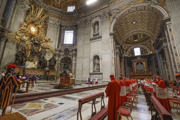 Papa Francisco pide no caer en la mediocridad ni buscar “padrinos”