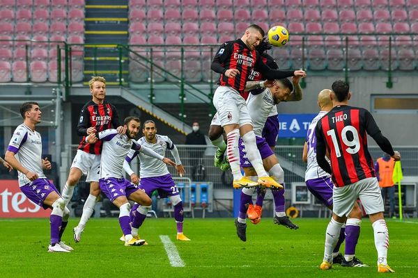 Milan gana a la Fiorentina y se escapa como líder - Fútbol - ABC Color