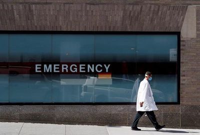 EE.UU. supera los 265.000 fallecidos por covid-19 en medio de una nueva ola  - Mundo - ABC Color