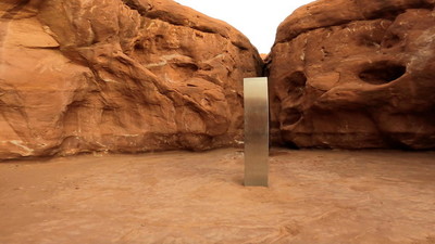 Desaparece el misterioso monolito de Utah y en su lugar encuentran un mensaje y otros objetos » Ñanduti