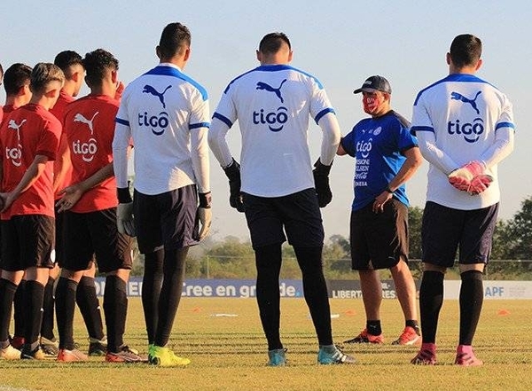 HOY / Aldo Bobadilla continúa examinando valores para la Albirroja Sub 20