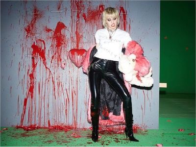 Miley Cyrus, como una locomotora con su "rock nostalgia"