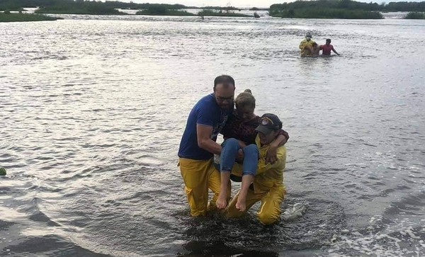 Cuatro personas son arrastradas por corriente del río Paraná - Noticiero Paraguay