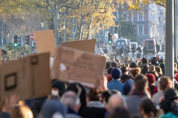 Francia: «Ley mordaza» para prohibir difusión de imágenes de policías genera protestas
