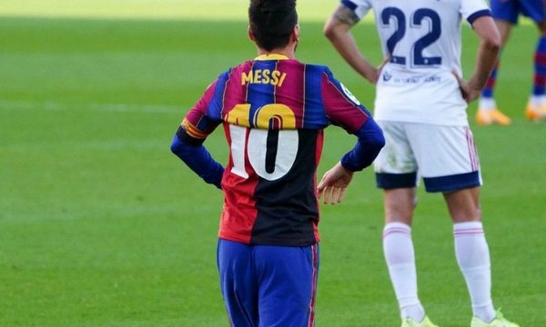 El homenaje de Messi a Maradona en la goleada del Barcelona