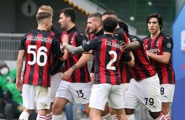Milan se impone a la Fiorentina y sigue como solitario líder del Calcio