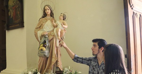 La Nación / Milagros de la Virgen: ¿quién era esa mujer que me dio fuerzas para seguir, pero nadie la vio?
