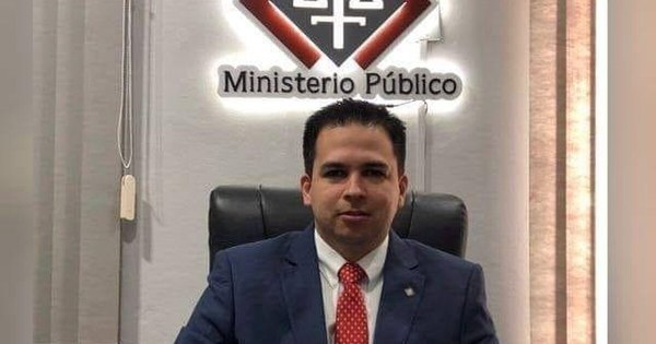 La Nación / Recibió dinero para no publicar fotos íntimas de una mujer, fue imputado por extorsión