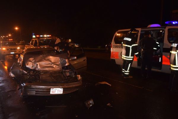 Aparatoso choque deja dos heridos en ruta PY01 - Nacionales - ABC Color