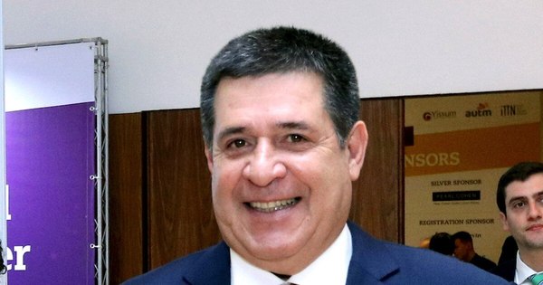 La Nación / Cartes dijo que no se postulará a ningún cargo, pero defenderá a la familia
