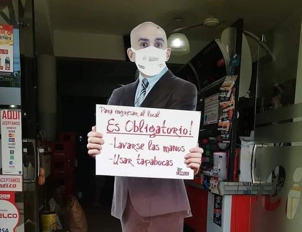 Crónica / ¡CHÁKE EL MINISTRO! Con “Mazzoleni” hacen cumplir el protocolo