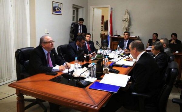 "Estamos cansados de los que benefician a estudios jurídicos"