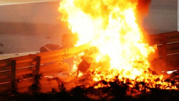 El piloto de Fórmula Uno Romain Grosjean sobrevive a un impresionante accidente durante el Gran Premio de Bahrein