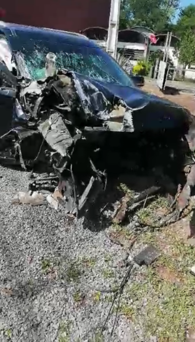 Motor de vehículo vuela a varios metros, tras accidente de tránsito en Sanber
