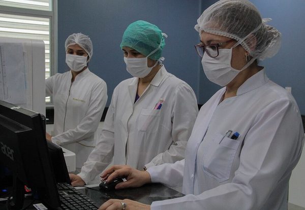 Más de 4.600 médicos fueron afectados hasta ahora por el COVID-19