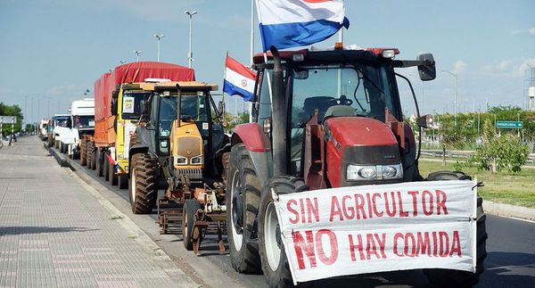 Productores del sur siguen en Asunción exigiendo compra de sus deudas