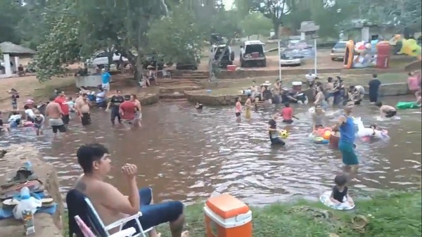 Jefe policial de Cordillera ordenó investigación tras aglomeración en balneario - Megacadena — Últimas Noticias de Paraguay