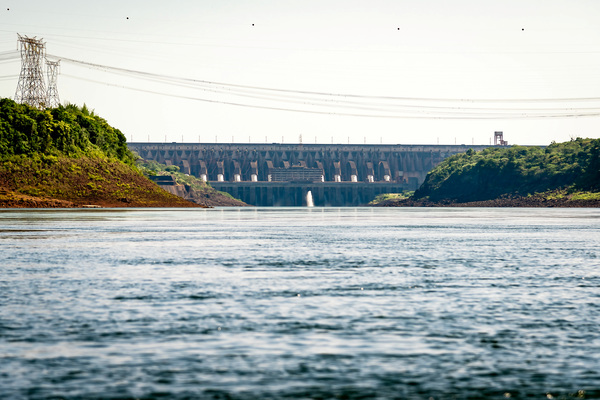 Itaipú GENERO hasta el momento SOLO 70 millones de MWh en 2020