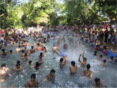Balnearios inhabilitados por 15 días tras denuncias de aglomeraciones