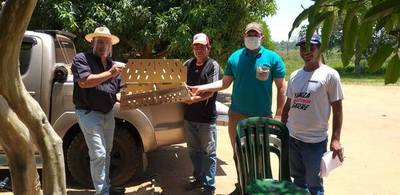 ENTREGAN POLLITOS AL COMITÉ DE PRODUCTORES ISLA YACYRETÁ