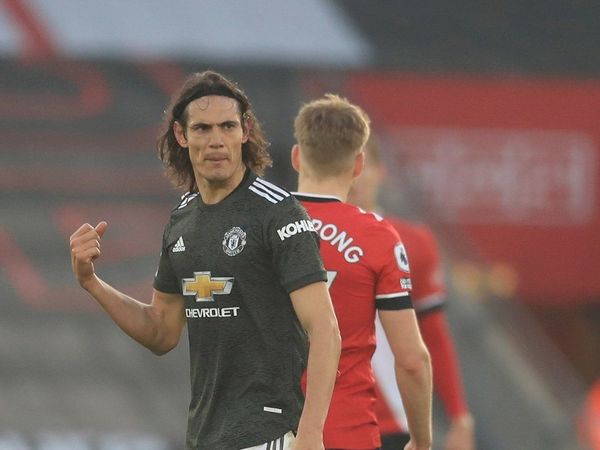 Cavani se disculpa por un comentario supuestamente racista