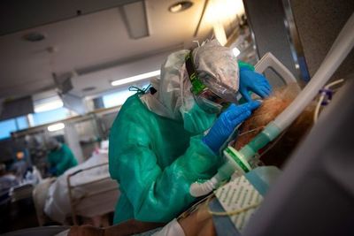 España añade 20.000 contagios de coronavirus y supera los 45.000 fallecidos - Mundo - ABC Color