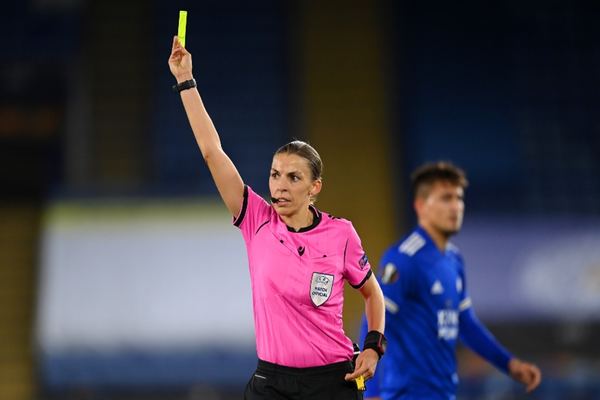 ¡Hará historia! Stéphanie Frappart se convertirá en la primera mujer en arbitrar un partido de Champions - Megacadena — Últimas Noticias de Paraguay