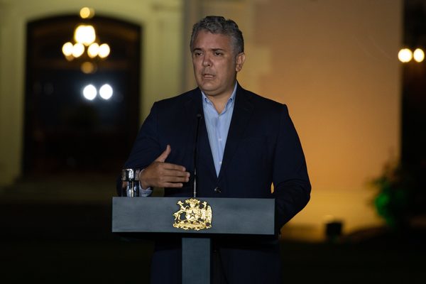 Duque afirma que el futuro de la política está en el centro, no en extremos - MarketData