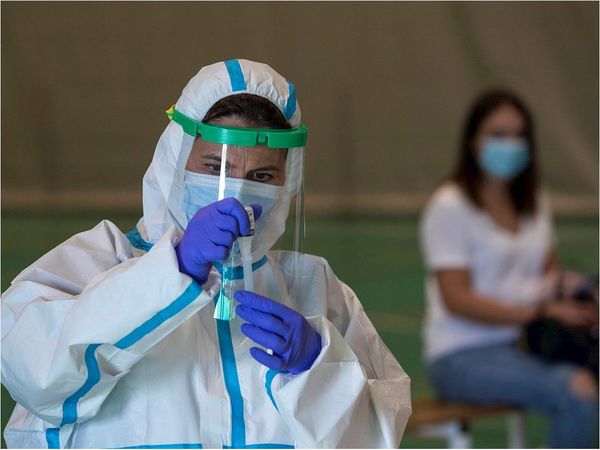 Salud reporta 13 muertes y 518 nuevos contagios en último día de noviembre