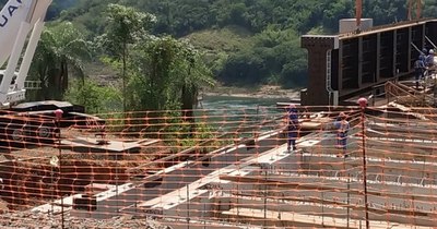 La Nación / Abdo y Bolsonaro se reunirán mañana en Foz y visitarán obras para el Puente de Integración