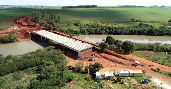 La Nación / Construcción de puente sobre el río Monday registra casi 90% de avance