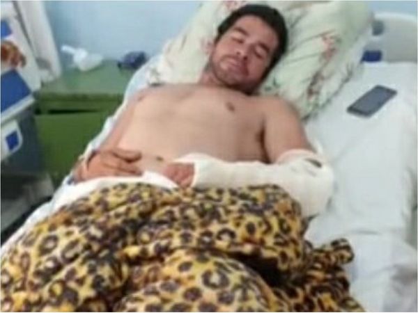 Se fue a pescar a un tajamar y un yacaré casi le comió el brazo