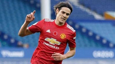 Cavani se disculpa por un comentario supuestamente racista