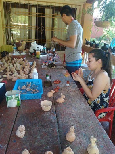Crónica / Te enseñan cómo hacer tus propias figuras del pesebre