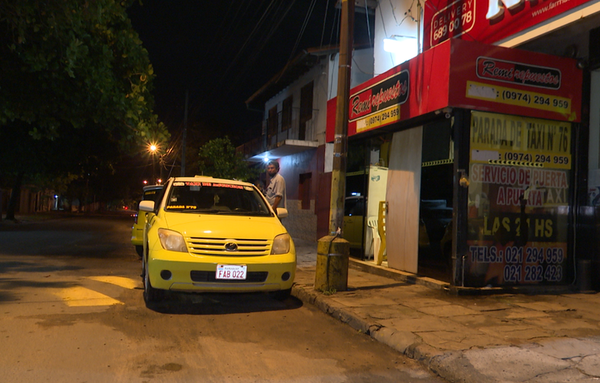 Taxista fue asaltado en su parada