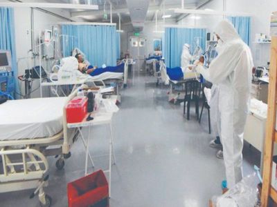 Políticos piden camas, pero hospitales están colapsados
