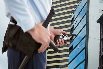 Policía detecta cursos de guardias de seguridad en institutos “mau”