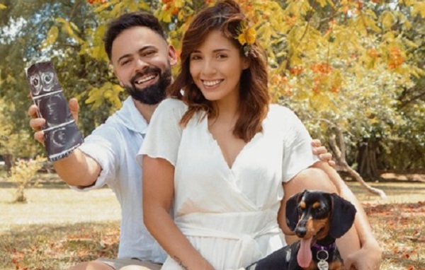 Silvia Romero le cambió la vida a una perrita callejera