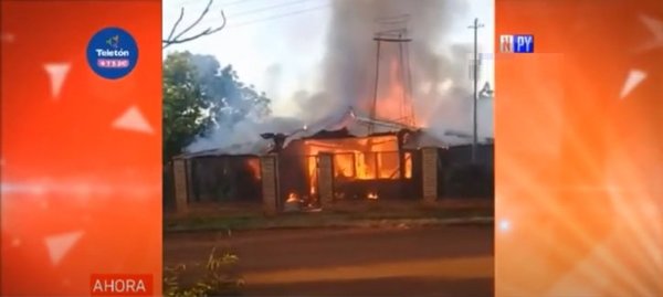 Voraz incendio consume en su totalidad una vivienda en Itapúa | Noticias Paraguay