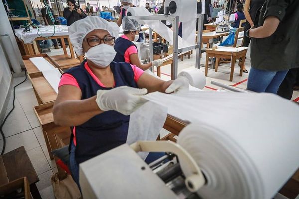 1.200.000 batas ya vendieron confeccionistas al Ministerio de Salud