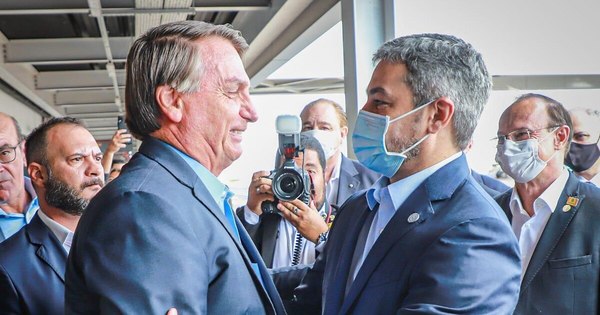 La Nación / Abdo Benítez y Bolsonaro se reúnen en la línea fronteriza
