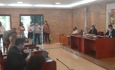 En el km 8, 5 Monday denuncian falta de calles y delitos ambientales