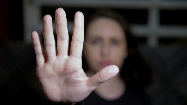 Violencia contra la mujer: denuncias son anónimas y pueden hacerse hasta por mensaje de texto - Nacionales - ABC Color