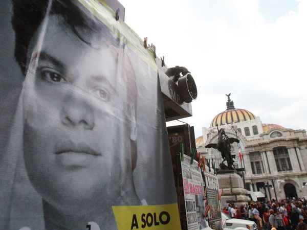 A 30 años del revolucionario disco en Bellas Artes, Juan Gabriel vive